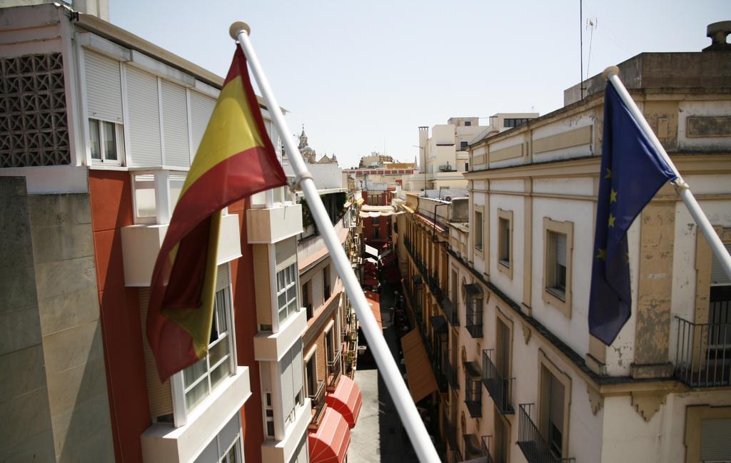 Hotel Plaza Sevilla Exterior foto